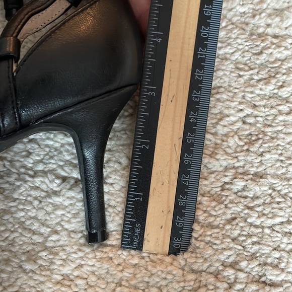 Le Château Leather Heels - Picture 3 of 7